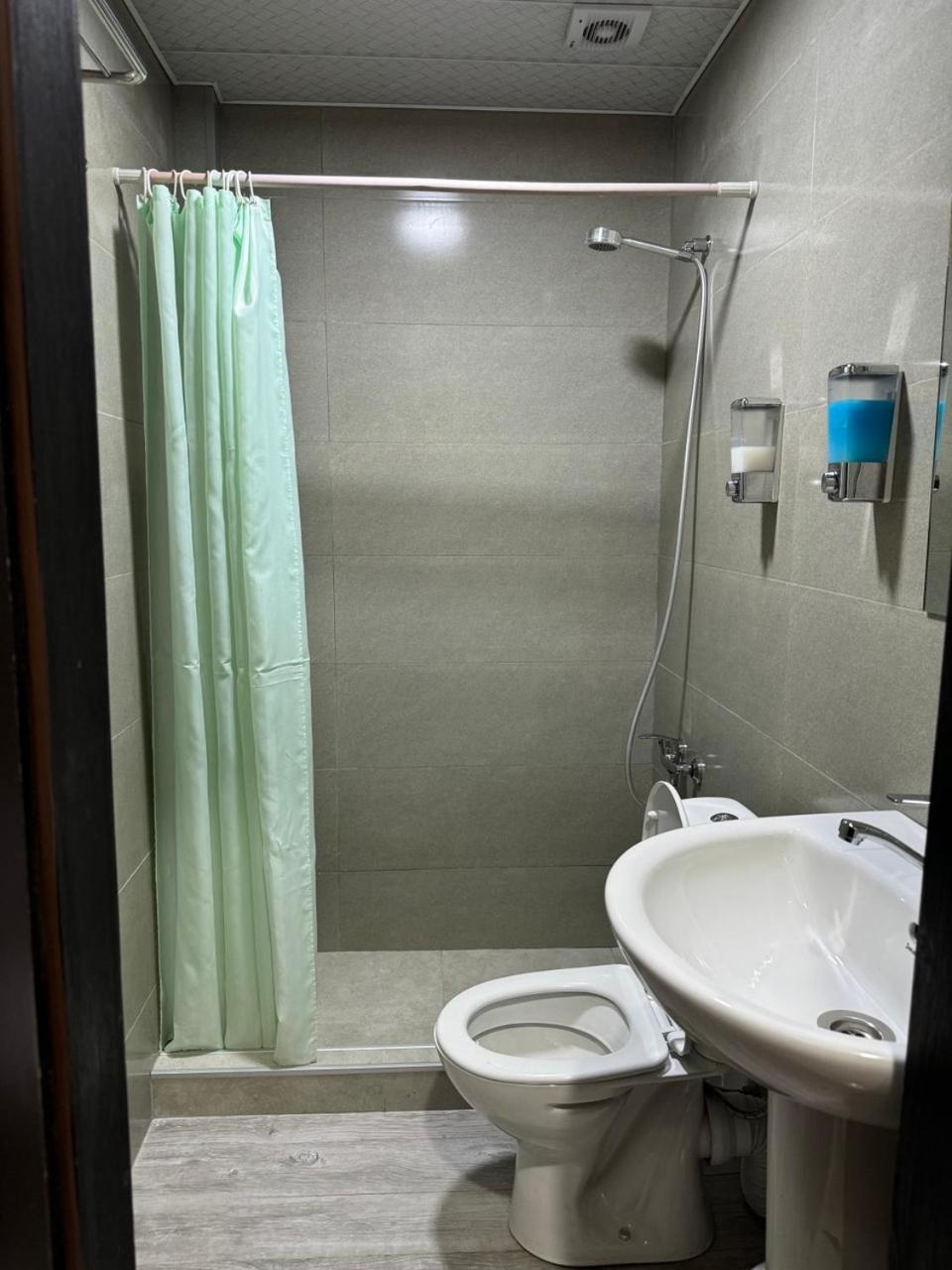 Hotel Skib Tbilisi Esterno foto