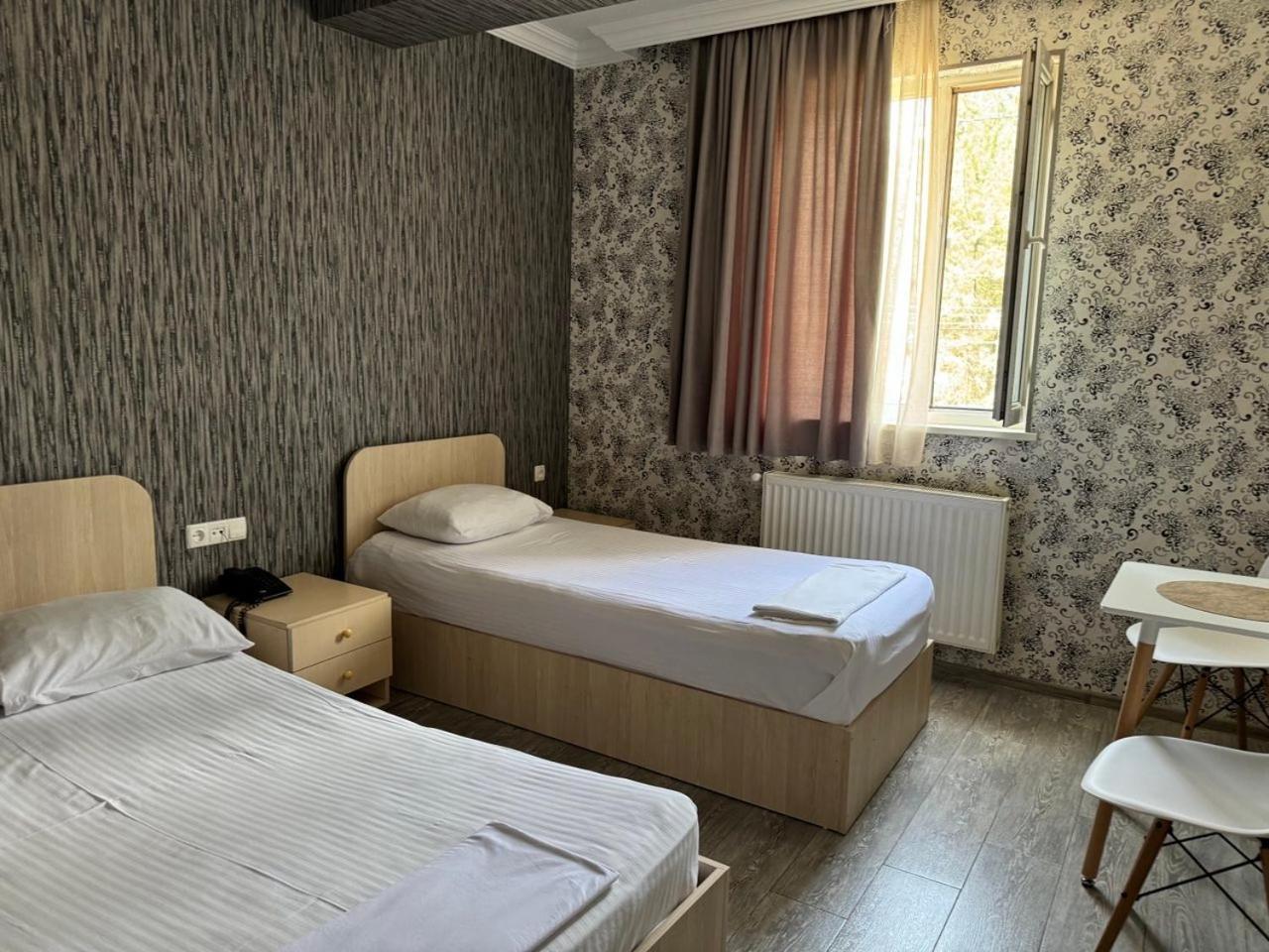 Hotel Skib Tbilisi Esterno foto