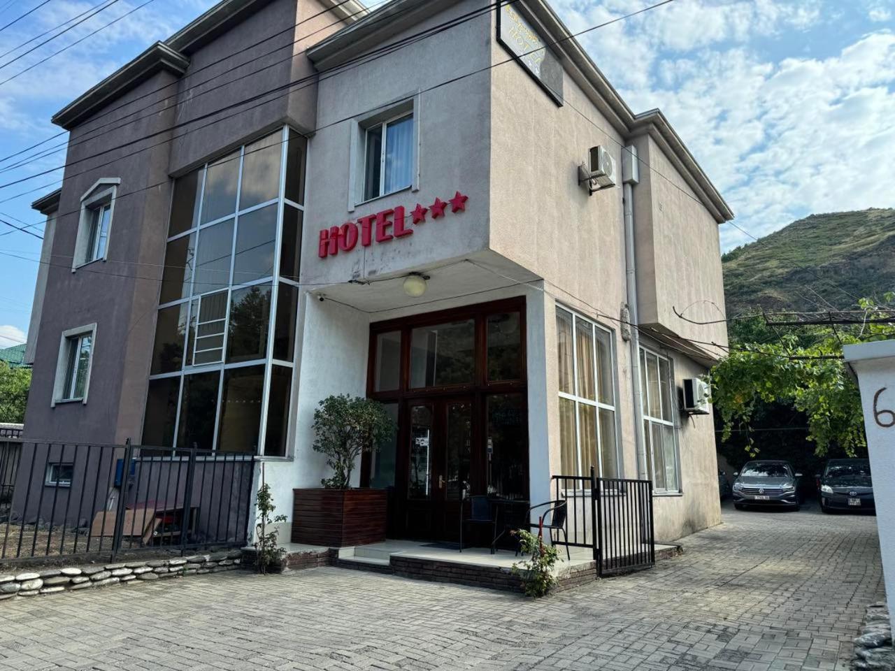 Hotel Skib Tbilisi Esterno foto