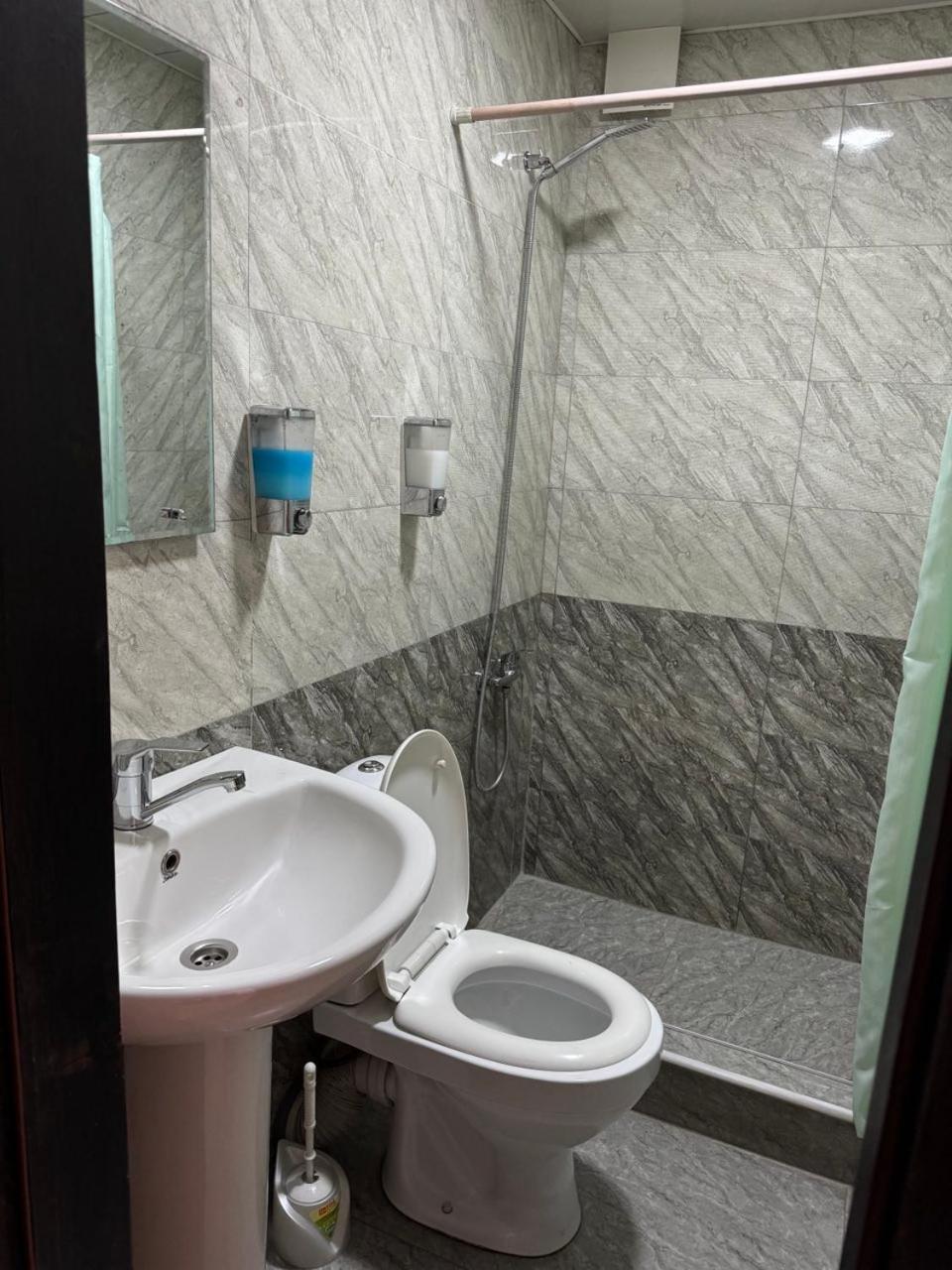 Hotel Skib Tbilisi Esterno foto